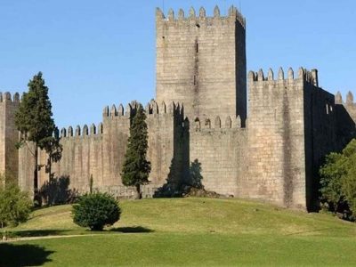 Castelo de Guimarães – source (https://www.cmjornal.pt)